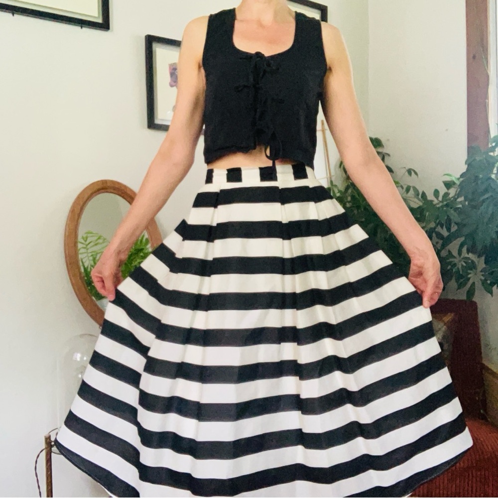 Collectif Vintage Full Skirt – Black white stripes, Size S-L